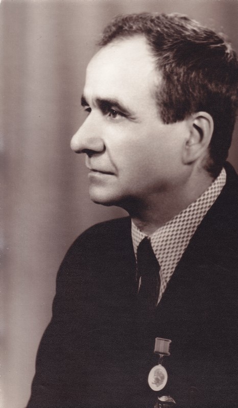 Anatoli Larionov, puusepp