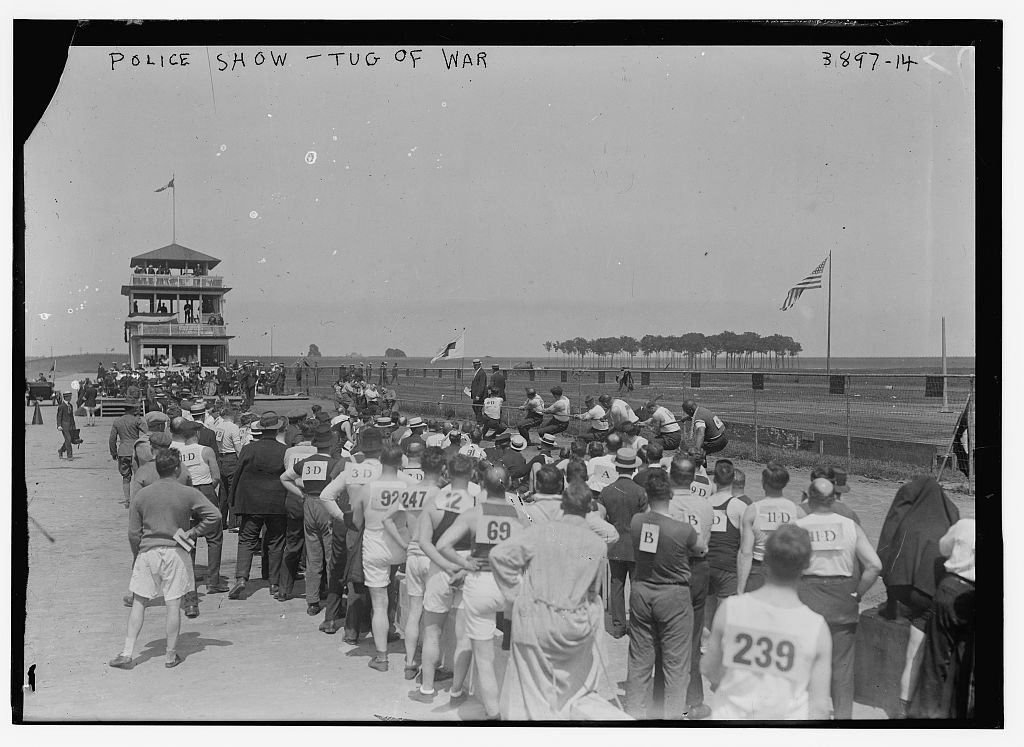 Police Show -- Tug of War (Loc)