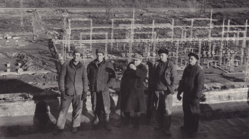 Balti SEJ ehituse ülem V. Kuzin ehitajate keskel