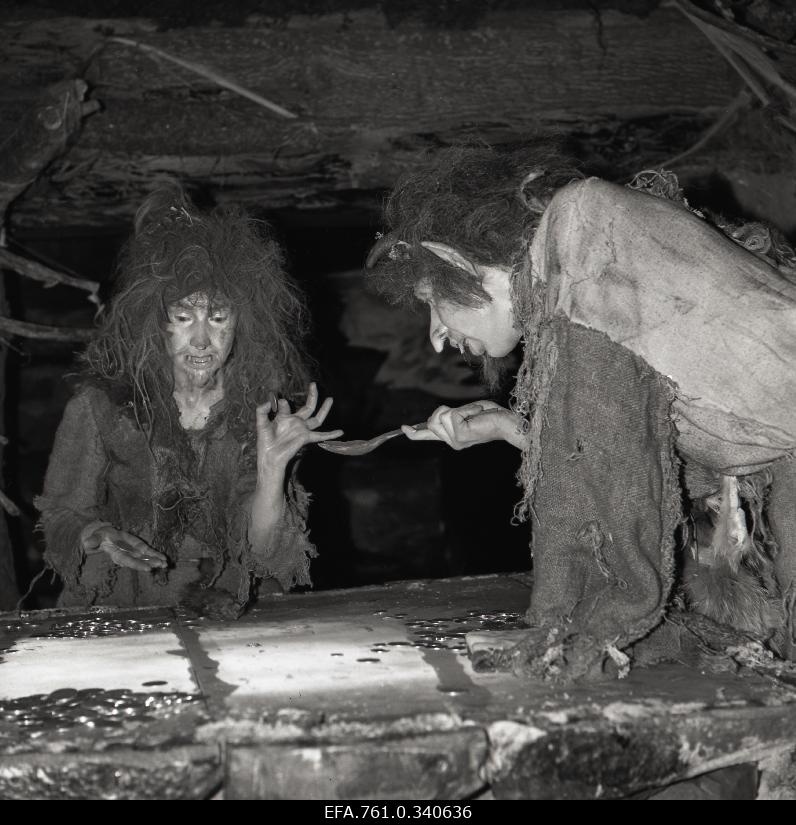 Stuudio "Tallinnfilm" muusikaline lastefilm "Nukitsamees" filmivõtted. Moor - Ita Ever ja Tölpa - Urmas Kibuspuu.