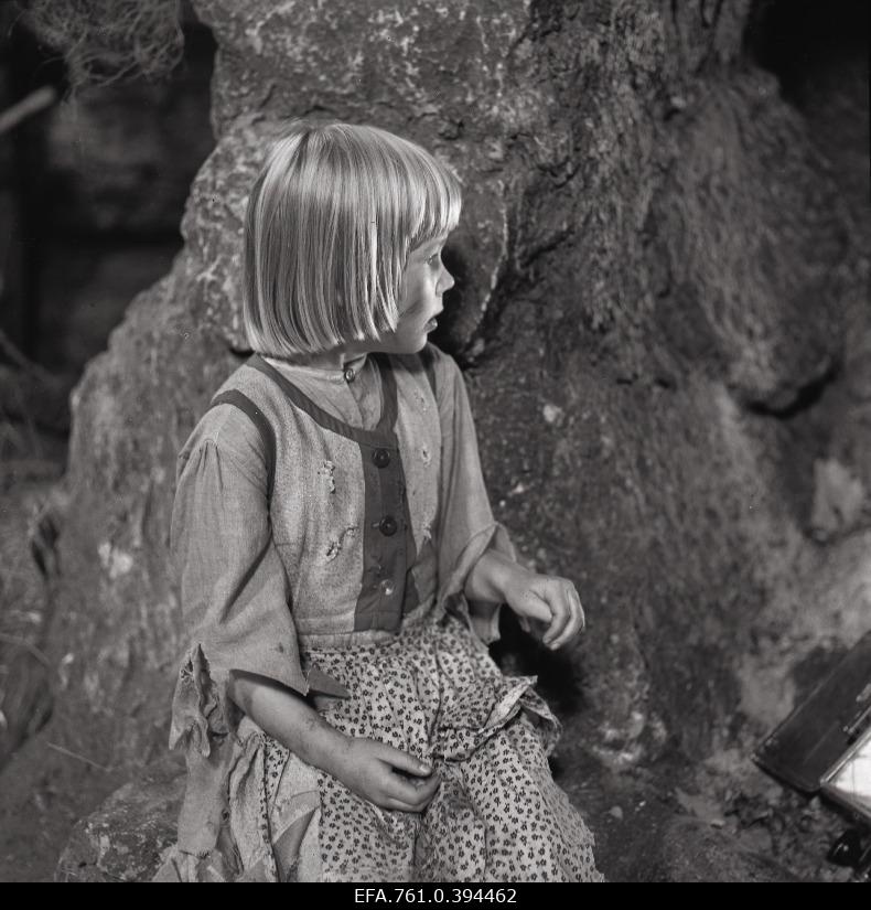 Stuudio "Tallinnfilm" muusikaline lastefilm "Nukitsamees" filmivõtted. 
Iti rollis Anna-Liisa Kurve.