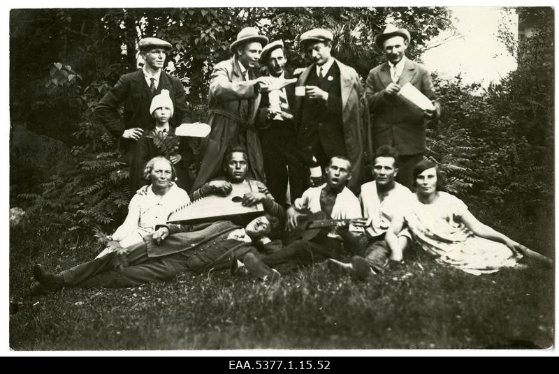 Seltskond Võsul pidutsemas