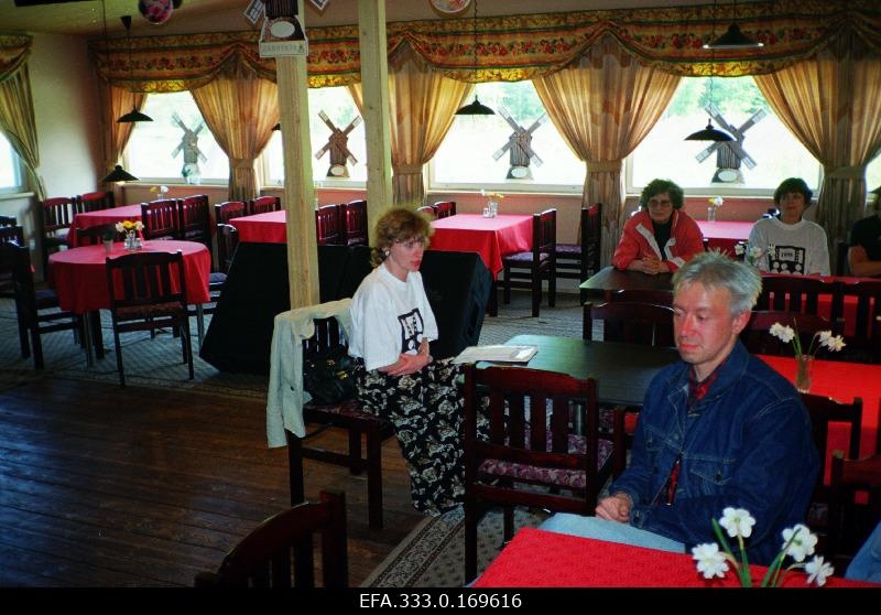 Eesti Filmiarhiivi väljasõiduseminar Võsu hotellis Viiking. Esiplaanil filmiosakonna restauraator Meelis Pranno; vasakult: asedirektor Ivi Tomingas, teadur Kanni Sotsilovski ja hoidlajuhataja Rita Tuulik.