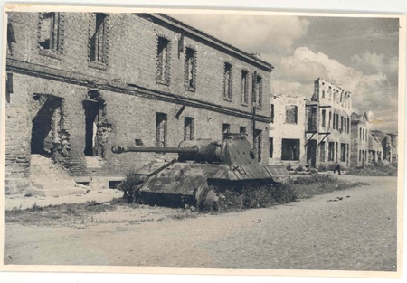 Saksa tank Narva tänavatel