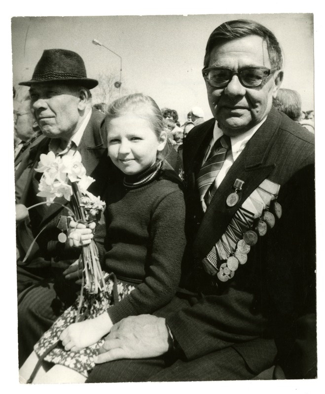 Durnev M. lapselapsega. Teise maailmasõja veteran