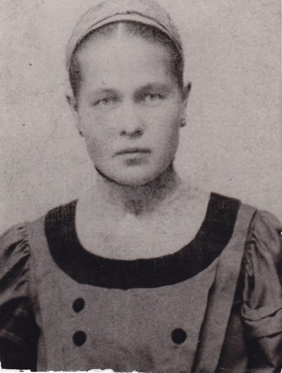 U. Larionova (1890-..), 1905-1907.a. revolutsioonist osavõtja Narvas