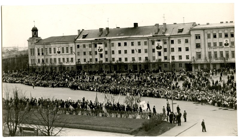 1. mai pidustused Narvas 1968. aastal Peetri väljakul