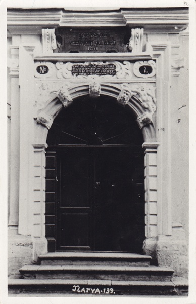 Numensi maja ukse portaal vanas Narvas