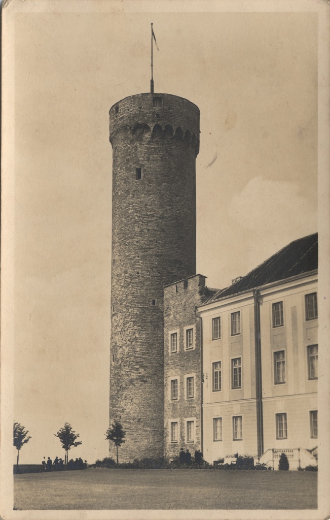 Tallinn-estonia : Pikk Hermann = The Lang Hermann Tower