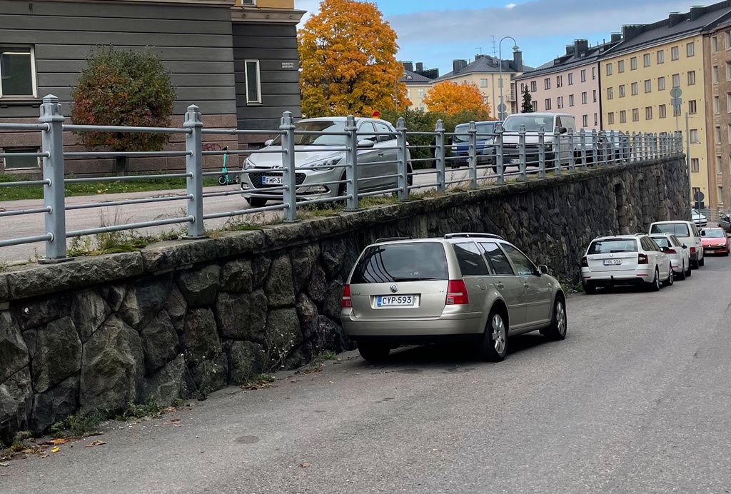 Pommituksen tuhoja Agricolankadulla. rephoto