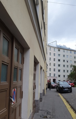 Agricolankuja 2, 4, 6, jalankulkijoita. rephoto