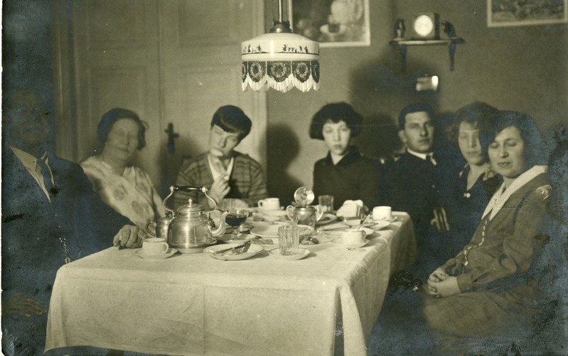 Seltskond Meide kodus Põhja tänav 1