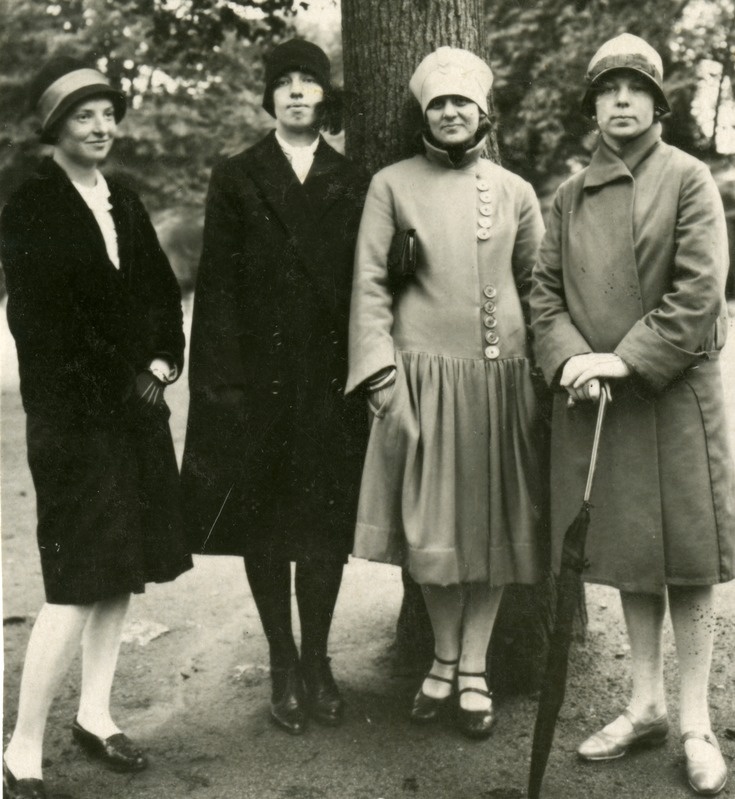 Noored daamid pargis