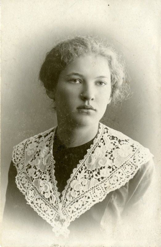 Lydia Mei kooliõpilasena