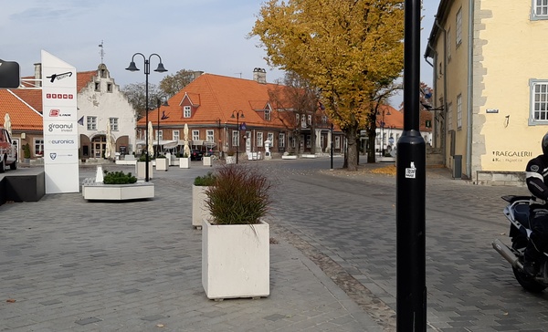 Fotonegatiiv. Meeskooride laulupäev Saaremaal. 1988. Avinurme meeskoor rongkäigus. rephoto