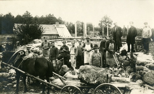 Ants Laikmaa kodutalu ehitusel