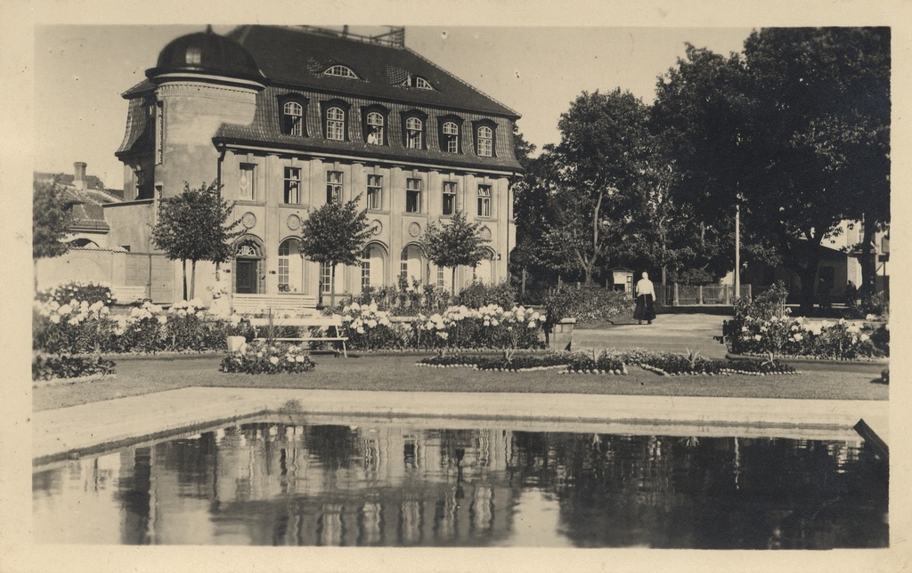 Estonia's summer place in Pärnu : Lydia Koidula square = Koidulaanlage