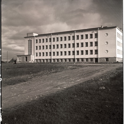 Rakvere, koolimaja.  similar photo