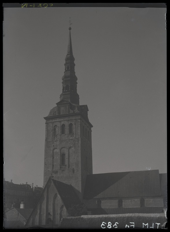 Tallinn, Niguliste kirik lõunast.