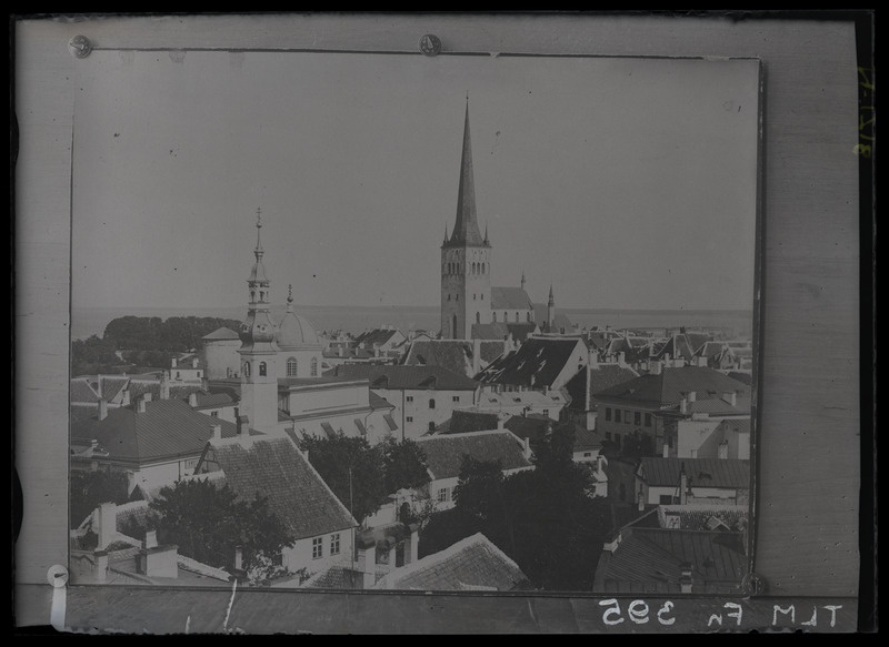 Tallinn, vaade Toompealt ida poole, Issanda muutmise ja Oleviste kirikutele.