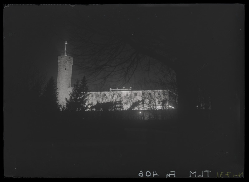 Tallinn, Toompea loss Pika Hermanniga lõuna poolt.