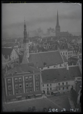 Tallinn, vaade Raekoja tornist kirde poole, Pühavaimu ja Oleviste kirikud.  similar photo