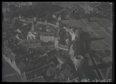 Tallinn, vaade Oleviste kiriku tornist lääne poole, keskel linnamüür.  duplicate photo