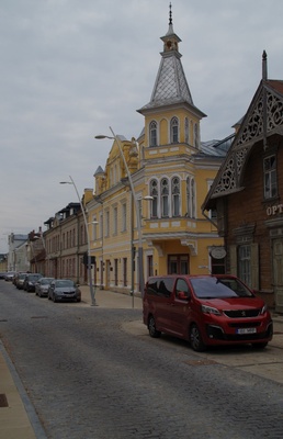 President Lennart Meri (vasakult 3.) külaskäigul Rakveres. Vasakult 1.Rakvere linnapea Tiit Kullerkupp ja 2. giid Odette Kirss, presidendi taga paremal adjutant Rein Puusepp. rephoto