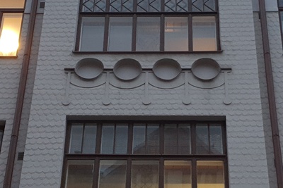 Kristianinkatu 17. Rakennuksen on suunnitellut Nyberg & Löppönen. Rakennusvuosi 1904. Julkisivun yksityiskohtia. rephoto