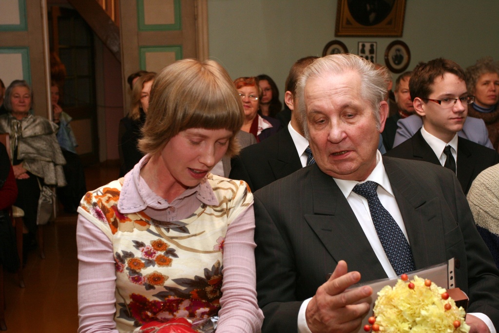 Foto. Kreutzwaldi mälestuspäev. KATARIINA LAUK ja KYÖSTI KETTUNEN. Võru, 14.12.2006.