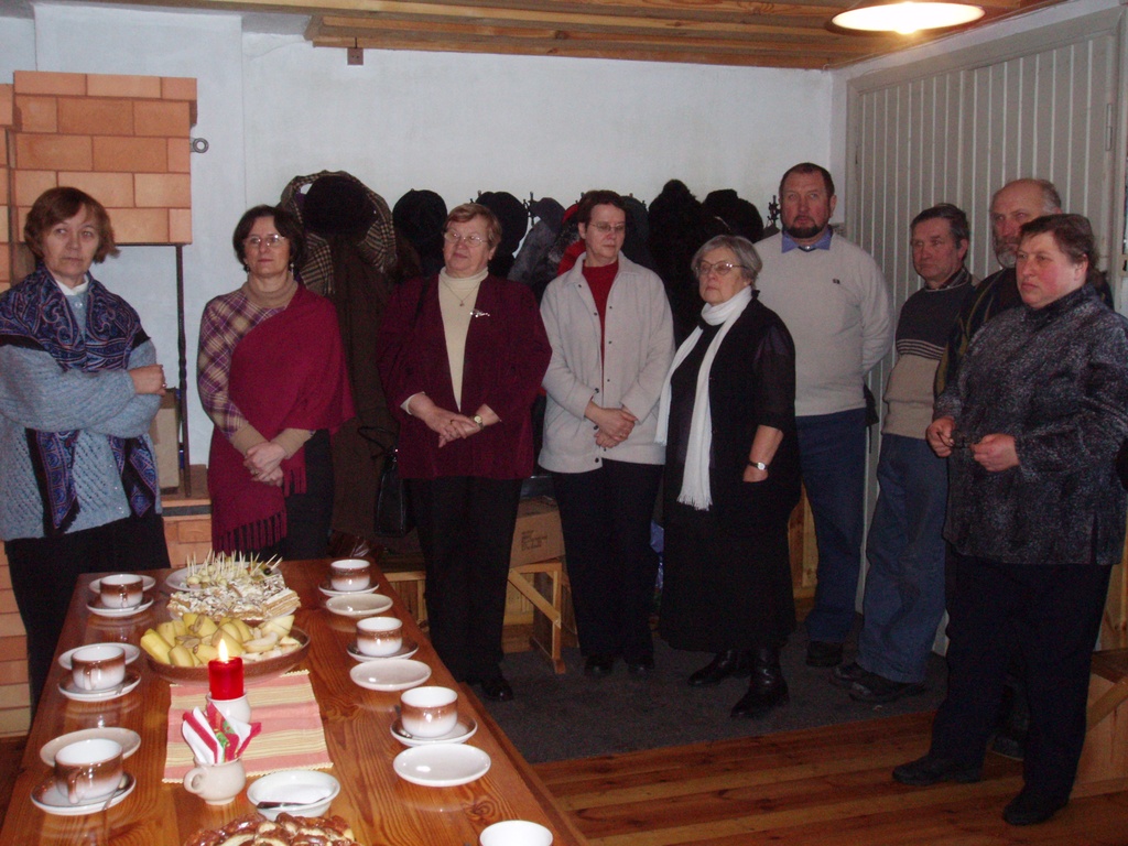 Foto. Muuseumitöötajad Dr. Fr. R. Kreutzwaldi Memoriaalmuuseumi 65. a. juubeli tähistamisel. Võru, 10.02.2007.
