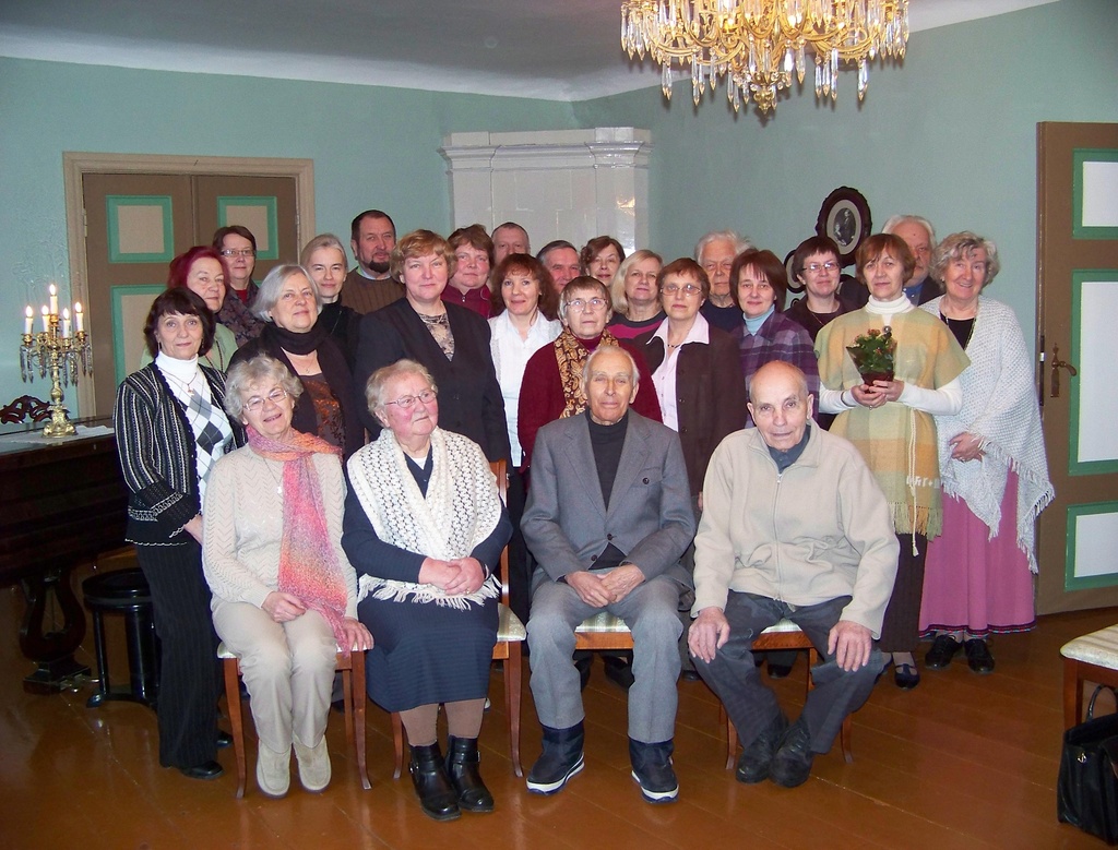 Foto. 20 aastat Kreutzwaldi maja taasavamisest. Muuseumitöötajad. Võru, 11.02.2009.