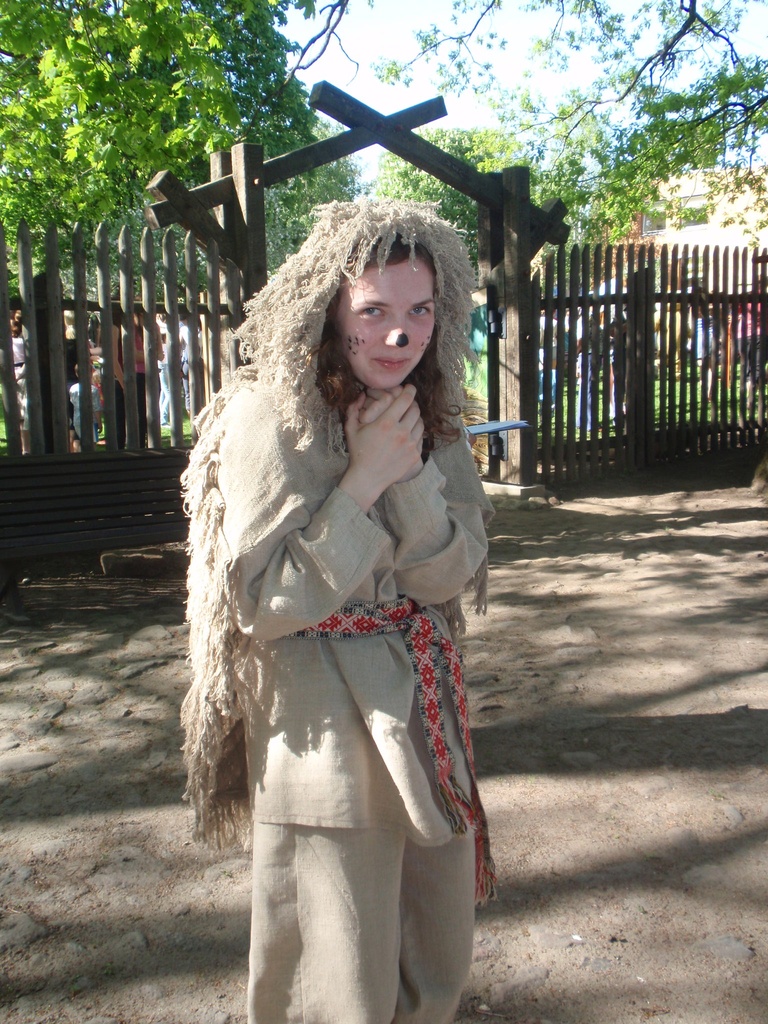 Foto. MUINASVÄRAVA AVAMINE. Siil. Võru, 20.05.2010.