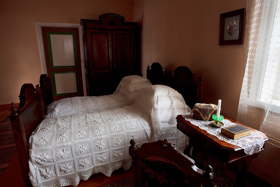 Foto. Dr. Fr. R. Kreutzwaldi Memoriaalmuuseum. Magamistuba. Võru, 2010.