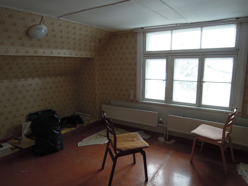 Foto. Muuseumi kõrvalhoone III korruse tuba enne remonti. Võru, jaanuar 2012.