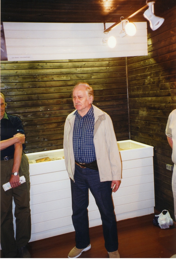 Foto. Soome kansallisteatri näitleja Esa Saario Dr. Fr. R. Kreutzwaldi Memoriaalmuuseumis. Võru, 15.05.2002.
