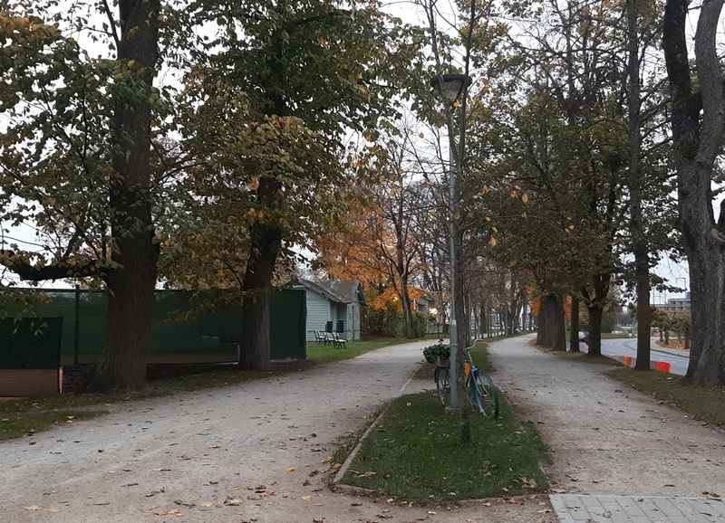 Tenniseväljak Kuressaare pargis rephoto