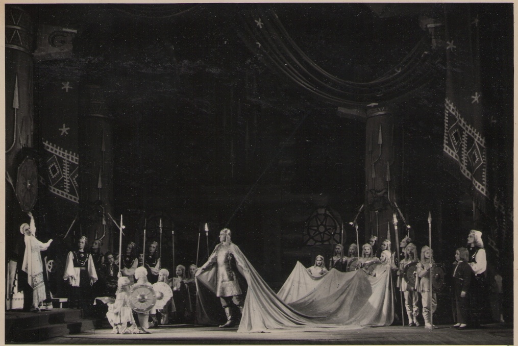 Foto. Ballett KALEVIPOEG. Päike tuleb Lindale kosja. Tallinn, 1948.