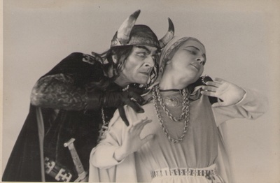 Foto. Ballett KALEVIPOEG. Sorts võrgutab Lindat. Tallinn, 1948.  duplicate photo