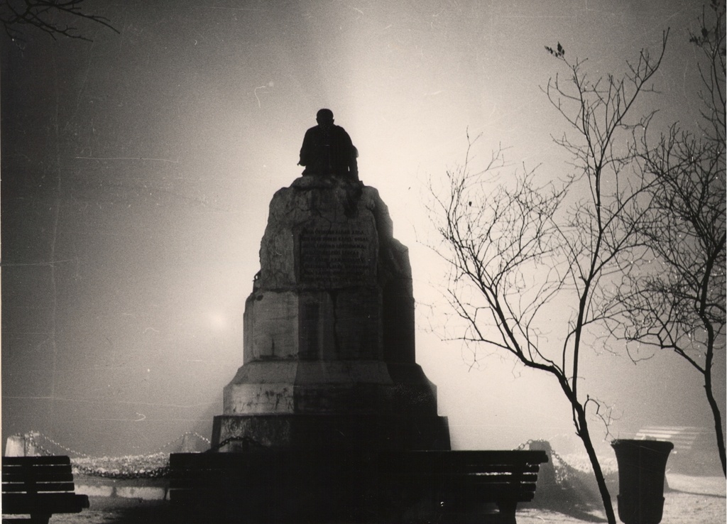 Foto. Dr. Fr. R. Kreutzwaldi mälestussammas. Võru, 1967.