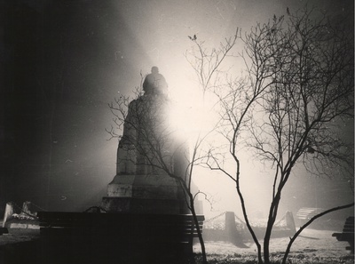 Foto. Dr. Fr. R. Kreutzwaldi mälestussammas. Võru, 1967.  similar photo