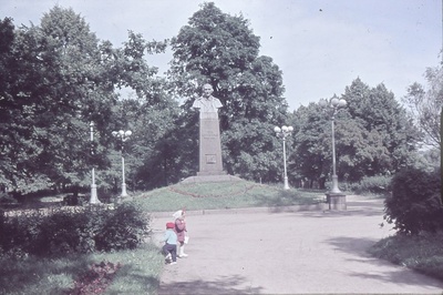 Diapositiiv. Kreutzwaldi mälestussammas Tartus, 1968.  similar photo