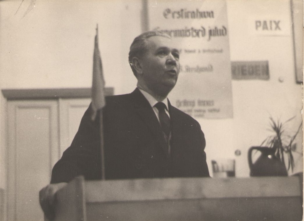 Foto. EESTI RAHVA ENNEMUISTSETE JUTTUDE 100. ja muuseumi 25. aastap. pühendatud teaduslik konverents, 11.12.1966. Esineb J. Reinet.