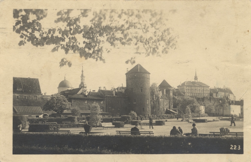 Tallinn-estonia : seven tower plates = The Place of Seven Towers