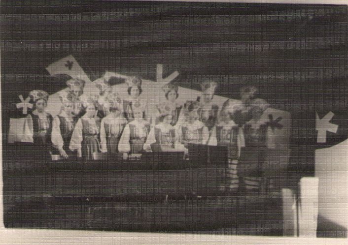 Foto. Haridusala töötajate a/ü naiskoor esinemas Kalevipoja 1. saates, Tallinna Telestuudios, 1961.