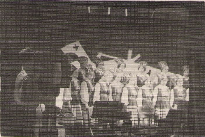 Foto. Haridusala töötajate a/ü naiskoor esinemas Kalevipoja I saates, Tallinna Telestuudios, 1961.