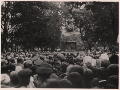 Foto. Fr. R. Kreutzwaldi mälestussamba avamine Võru pargis 29.08.1926.  similar photo