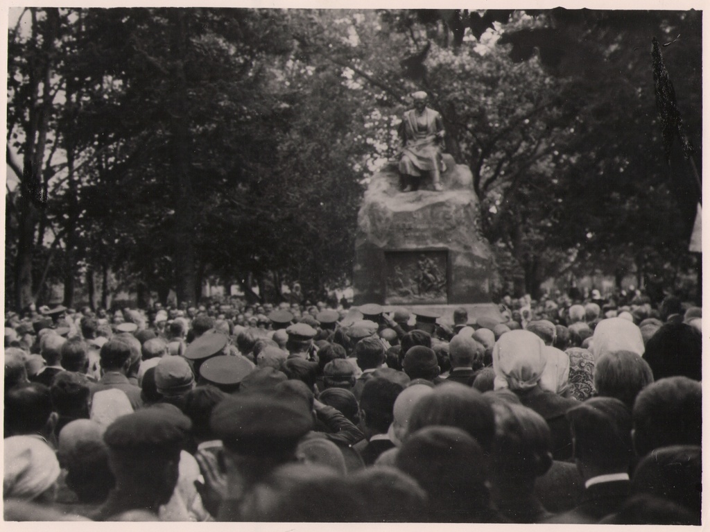 Foto. Fr. R. Kreutzwaldi mälestussamba avamine Võru pargis 29.08.1926.