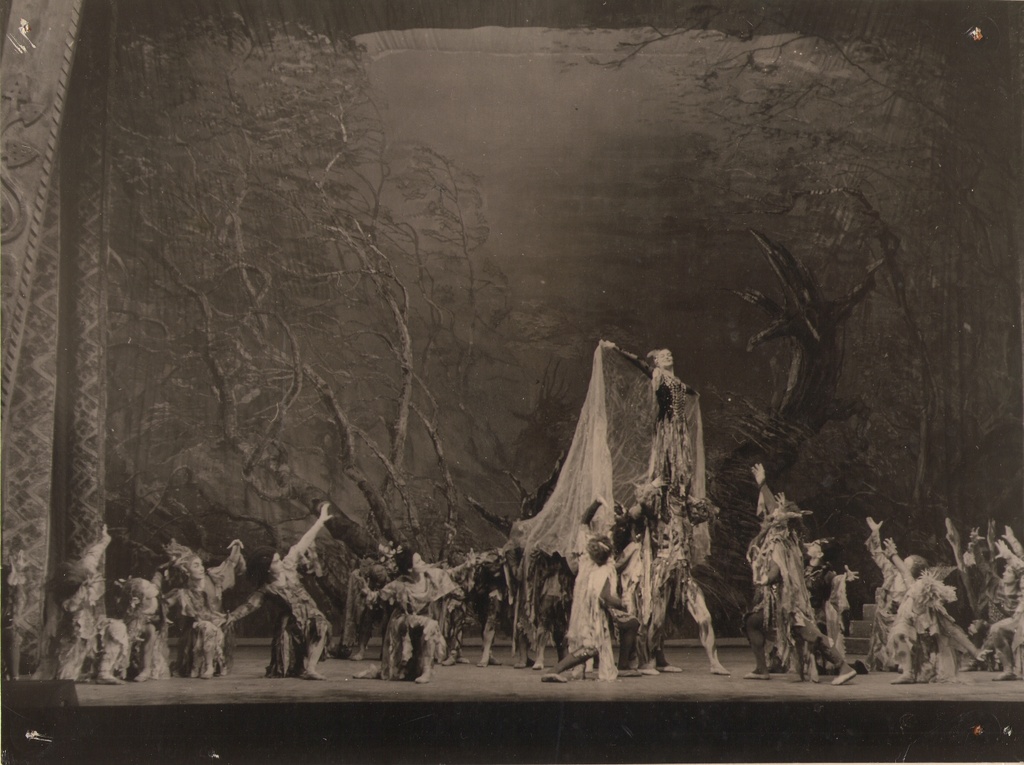 Foto. Ballett KULLAKETRAJAD (I vaatus. Loksper - Inge Põder jt tantsijad), 1956.