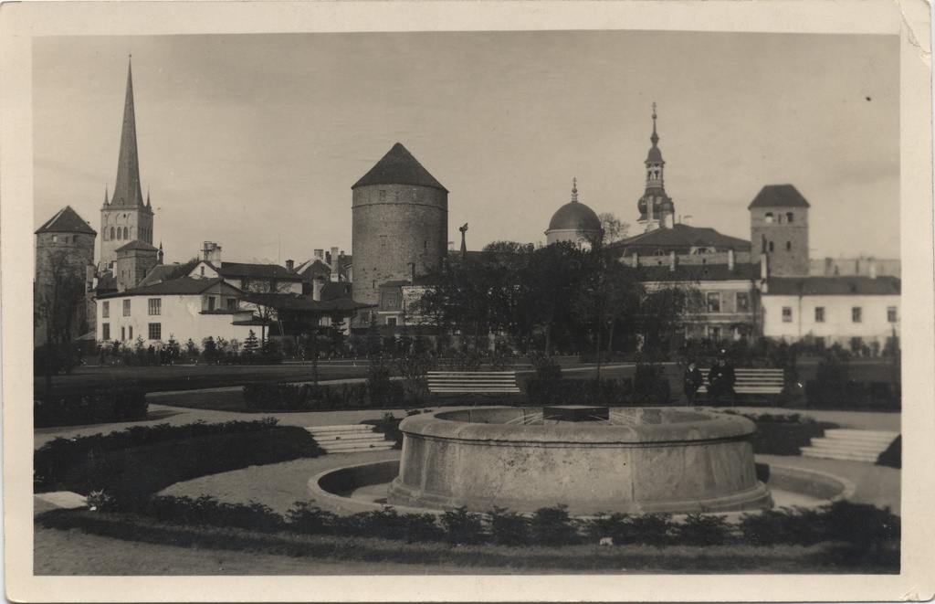 [tallinn] : [Tornide Square]